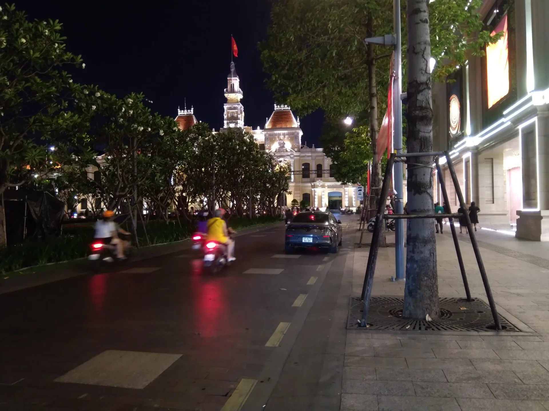 Góc nhỏ tại Phố đi bộ Nguyễn Huệ – 1