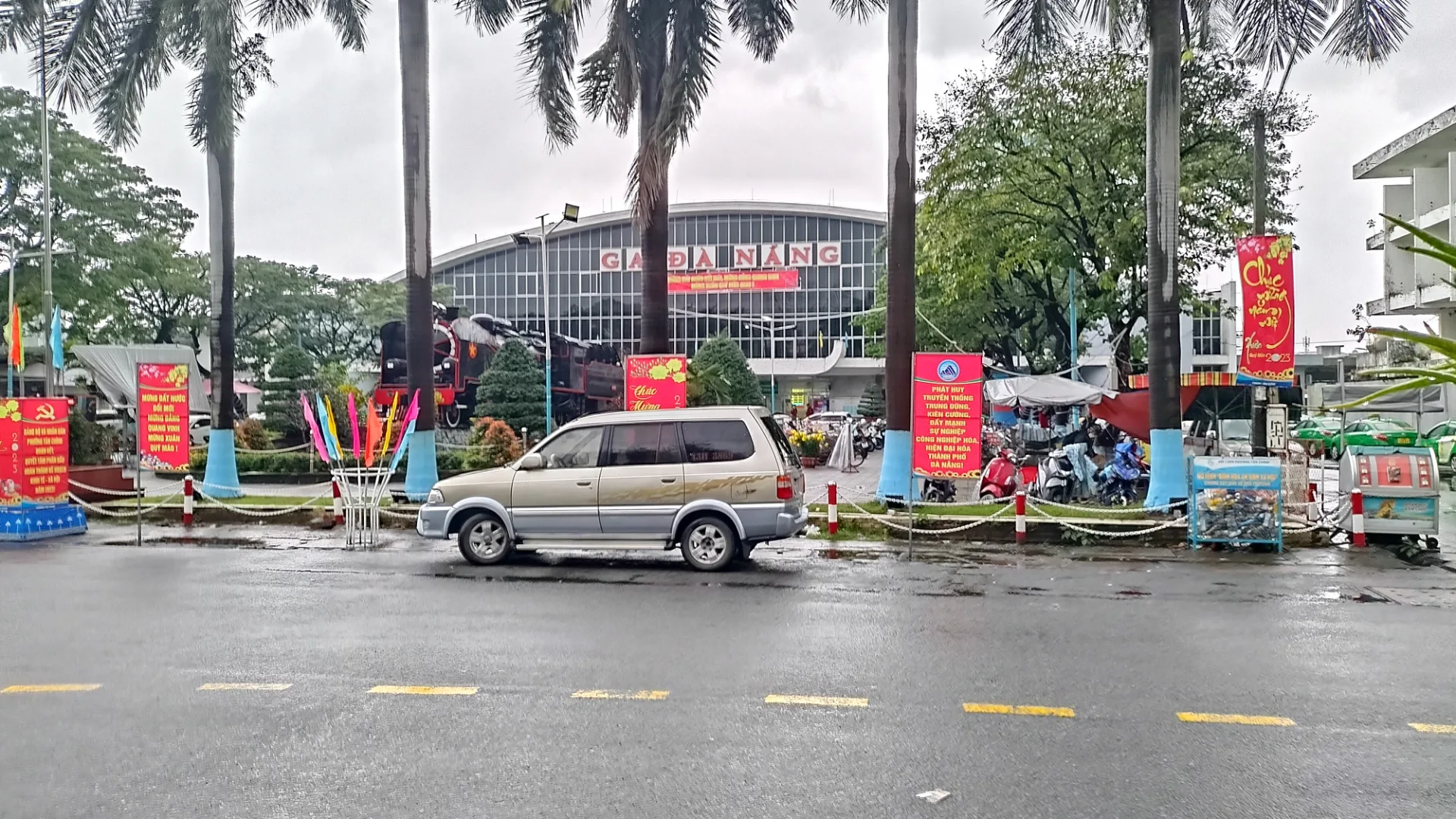 Chiều mưa tại Ga Đà Nẵng – 1