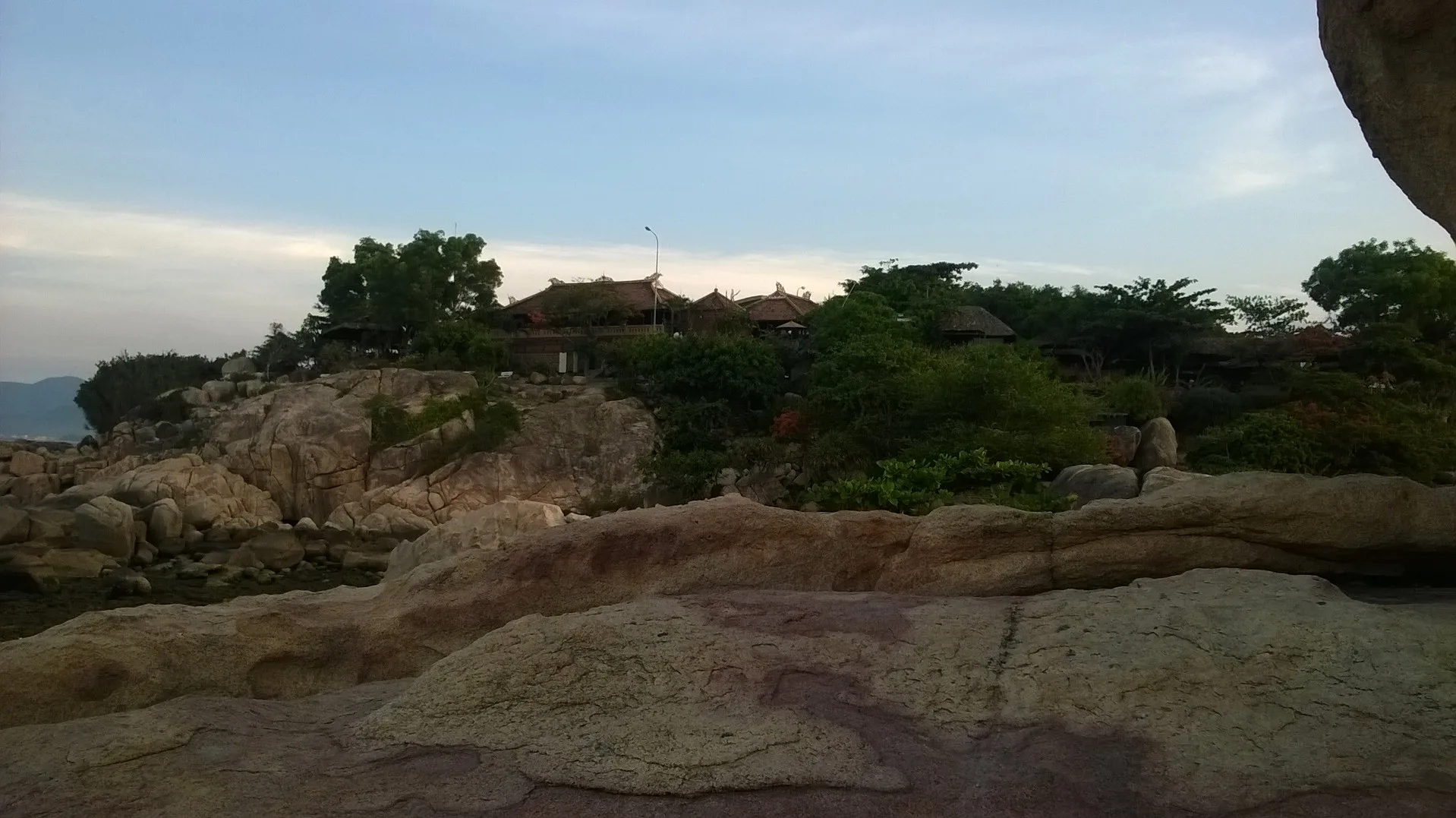Một góc Nha Trang nhìn từ Hòn Chồng – 6