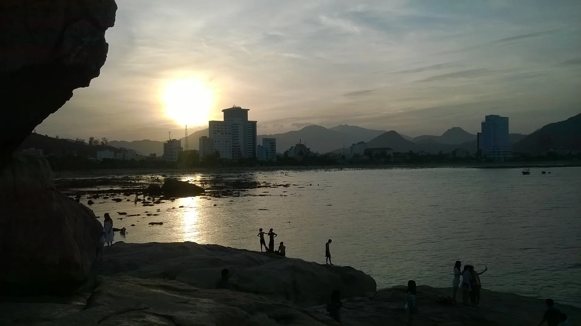 Một góc Nha Trang nhìn từ Hòn Chồng – 4