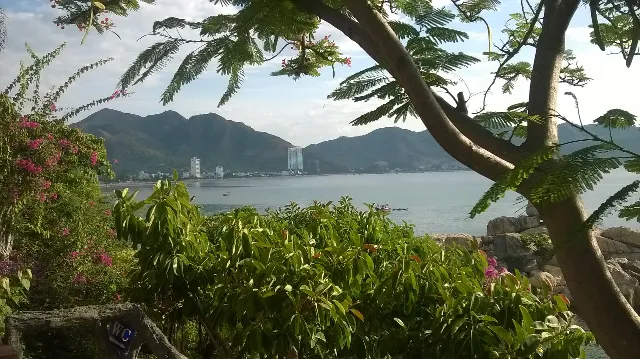Một góc Nha Trang nhìn từ Hòn Chồng